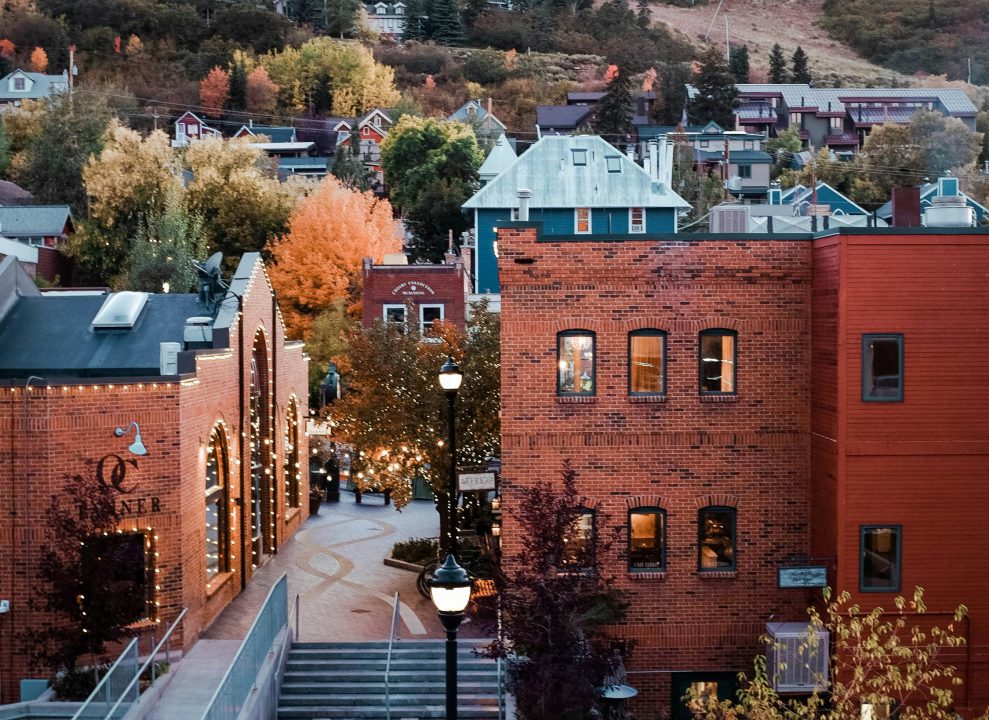 theme-3-split-content-2